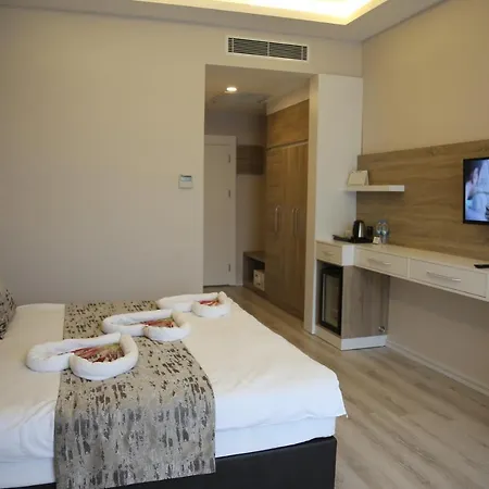Ema Oeztuerk Thermal Hotel 4*